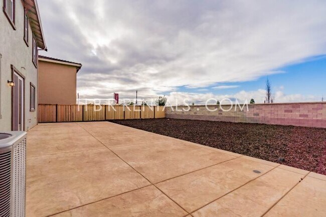 Building Photo - Charming 4-Bed, 3-Bath Home in Lathrop’s T...