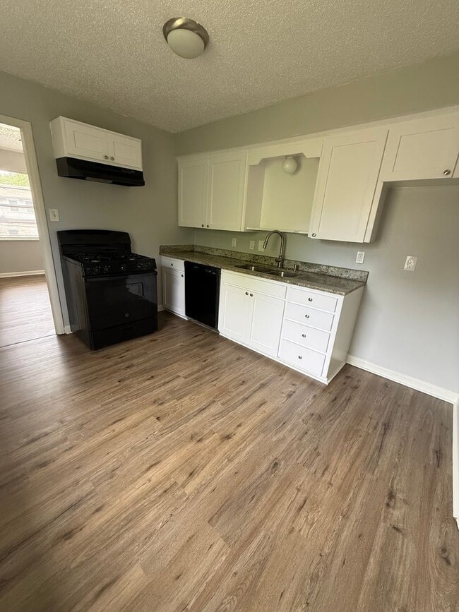 Building Photo - 9110 Woodford Dr