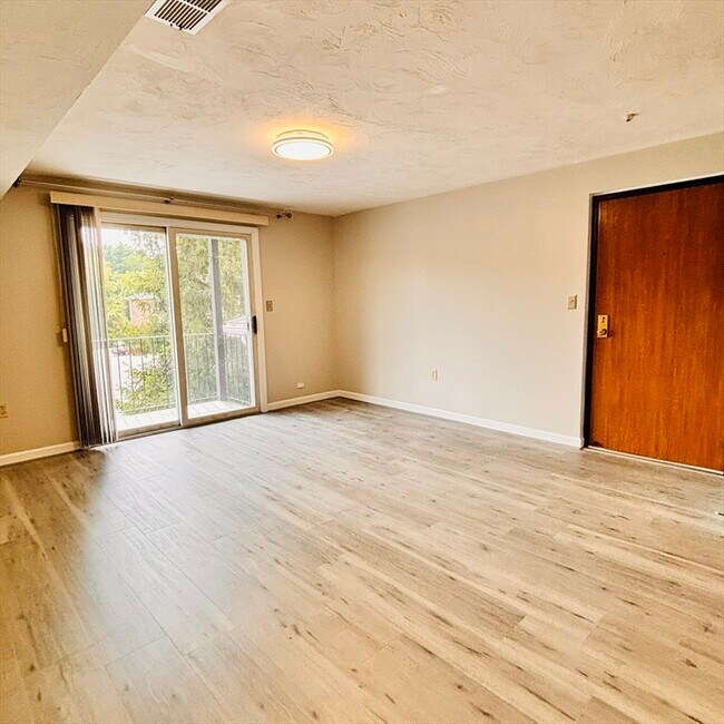 Building Photo - 364 Neponset St