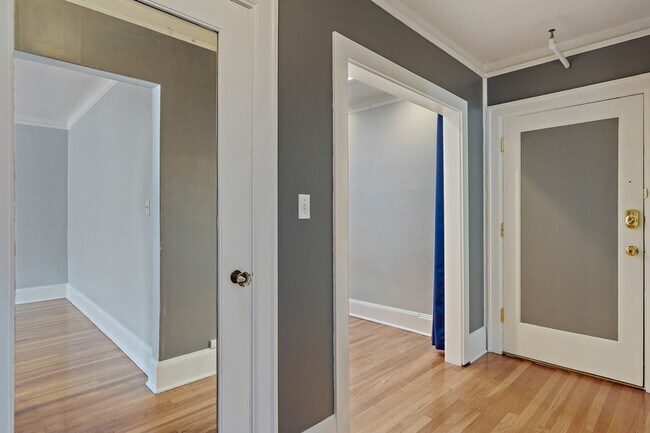 Building Photo - 321 Boylston Ave E