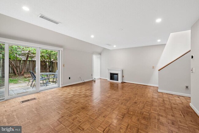 Building Photo - 2302 Wineberry Terrace