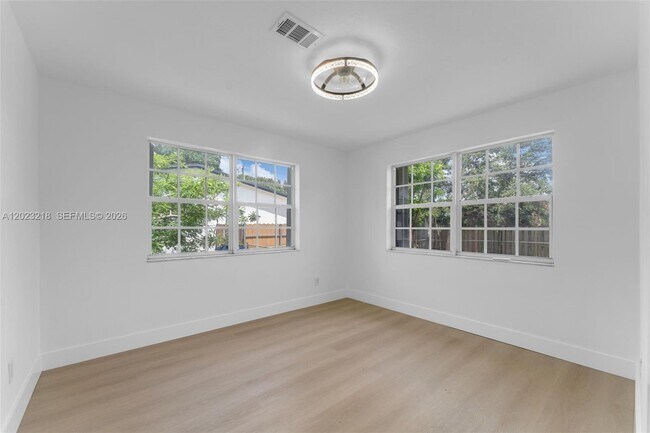 Building Photo - 7150 SW 10th St
