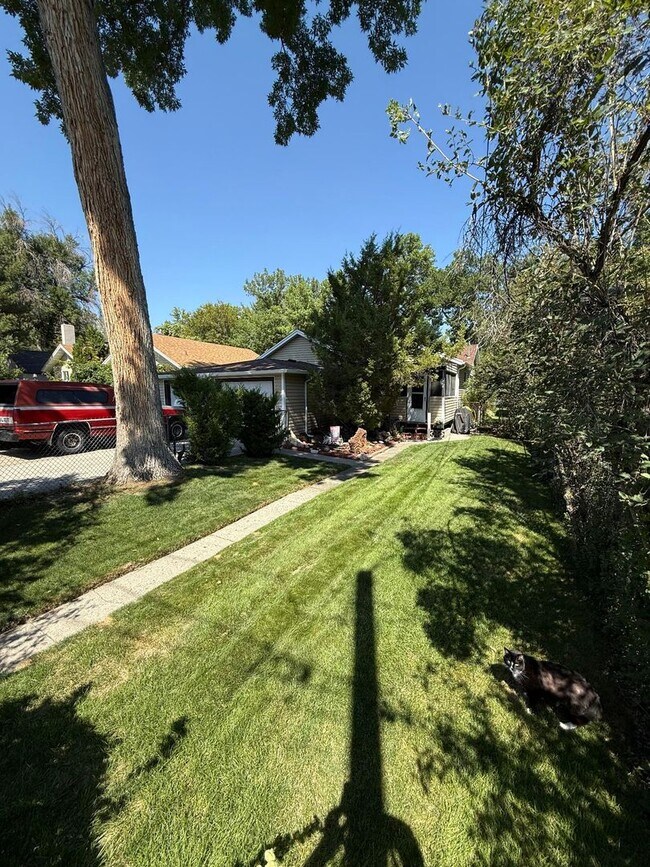 Building Photo - Warm & Furnished 2BR Home Near Billings Clinic