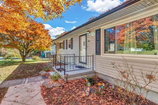 Building Photo - 1011 Old US Hwy 70