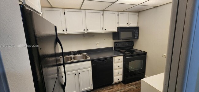 Building Photo - 3670 Inverrary Dr