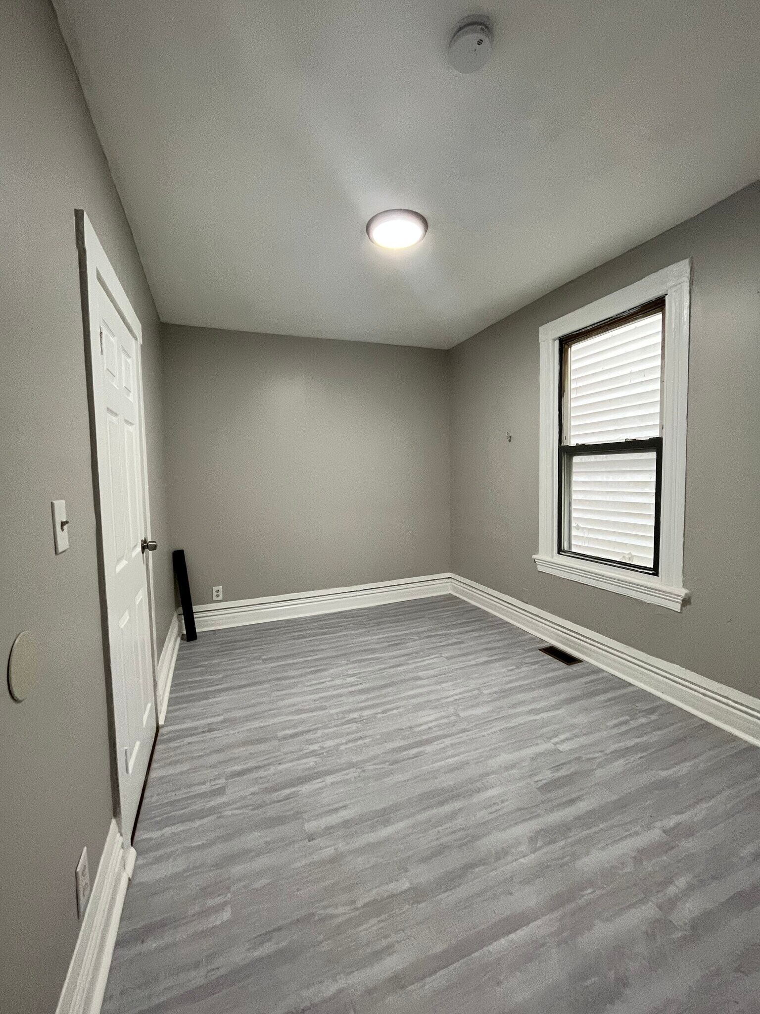 Building Photo - 77 2nd St