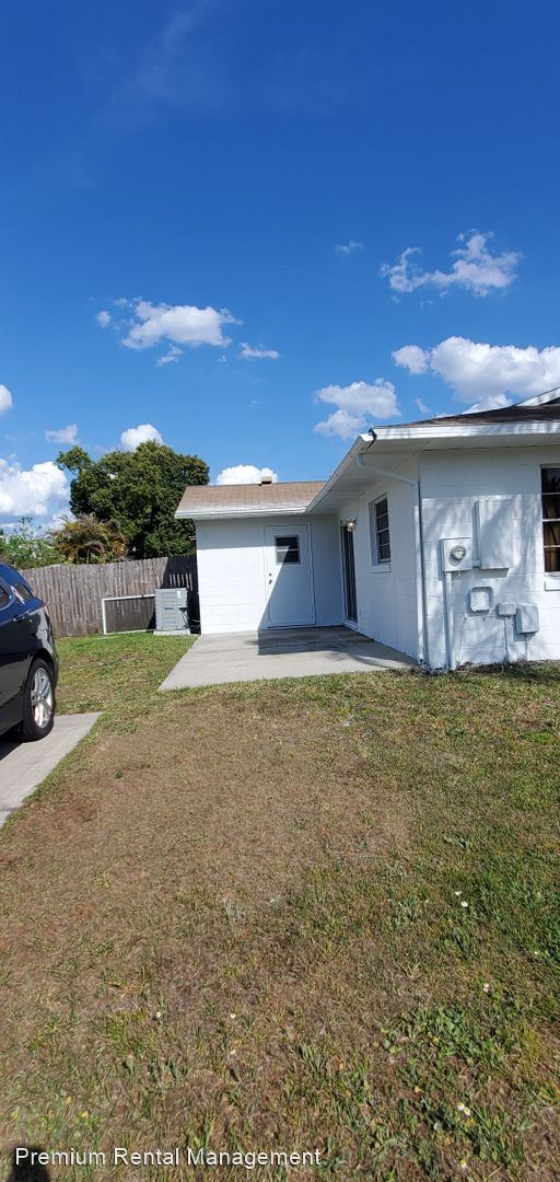 Building Photo - 2 br, 1 bath House - 8037 Parrot Drive