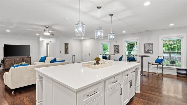 Building Photo - 204 Cold Creek Dr