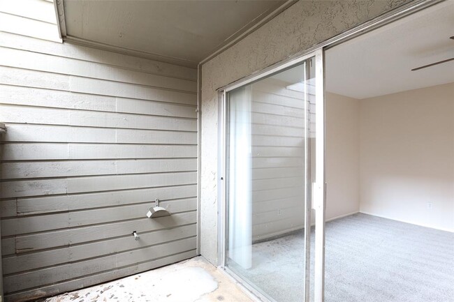 Building Photo - 6601 Sands Point Dr