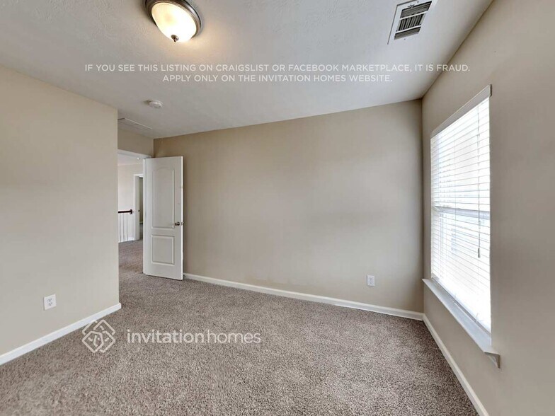 Building Photo - 2253 Park Manor SW
