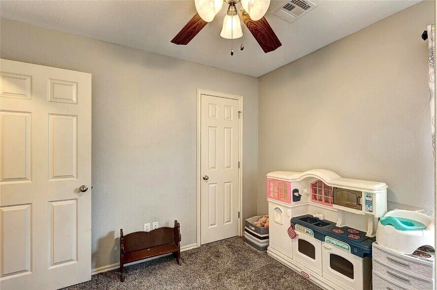 Building Photo - 2404 Deer Chase Dr