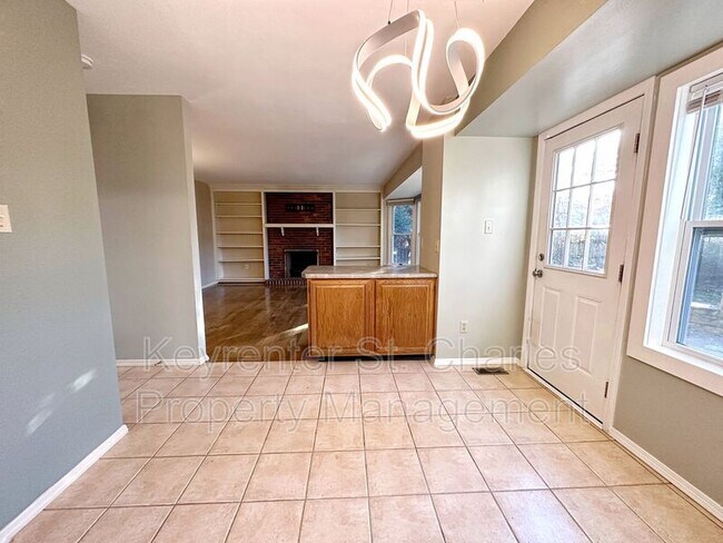 Building Photo - 2747 Sherborn Ln