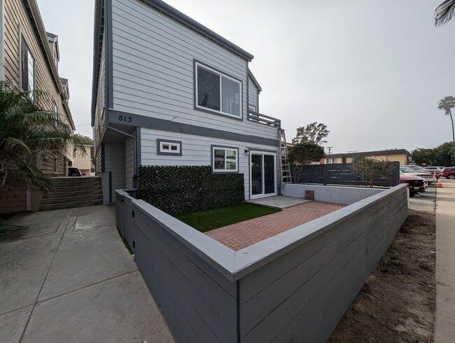 Building Photo - NEW Remodeled and furnished, 4 bed 3 bath ...