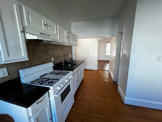 Building Photo - 58 Standish St