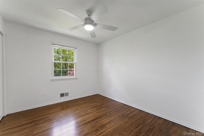 Building Photo - 25 Saxon Wds Rd