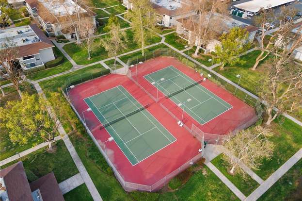 Two well maintained tennis courts - 26200 Redlands Blvd