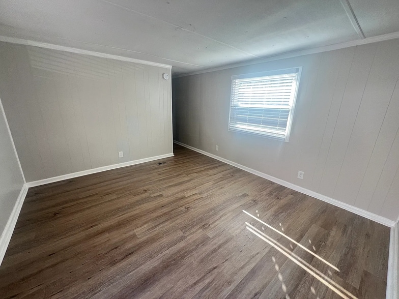 Building Photo - 413 W Limestone Rd