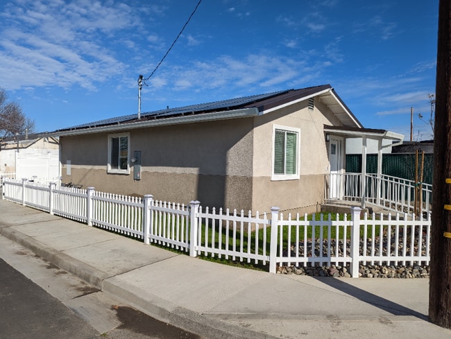 Primary Photo - 700 Swift St