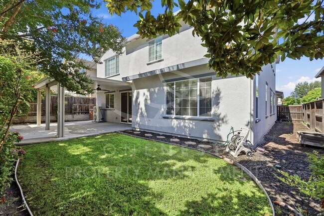 Building Photo - spacious 4-bedroom, 2.5-bathroom home in the desirable Whitney Ranch