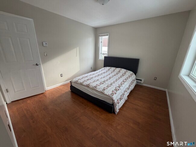 Building Photo - 21 Oak Ave Ext