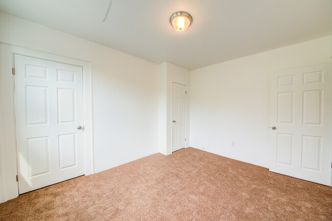 Building Photo - AVAILABLE AUGUST 2026 - RENOVATED 2+ Bedroom Home in MT. WASHINGTON!