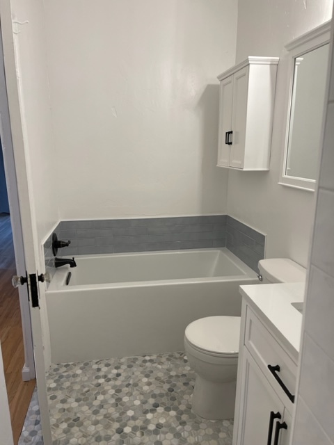 Bathroom Tub - 4297 9th St