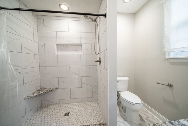 Building Photo - 4 bedroom/3 bath, 3711 sqft in Midtown!