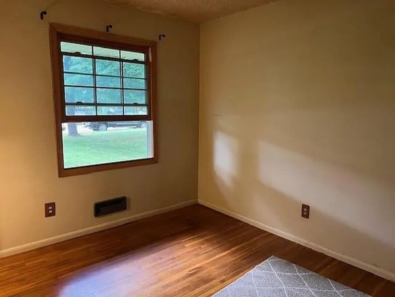 Building Photo - 10449 Mississippi Blvd NW