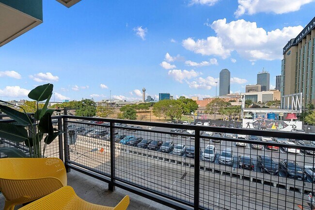 Building Photo - Stylish 1-Bedroom Near Downtown Dallas