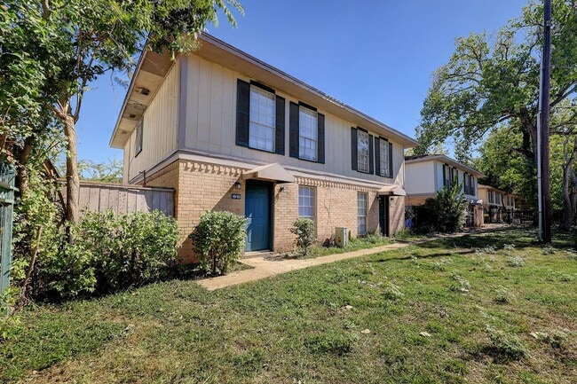 Primary Photo - Spring Branch Townhome