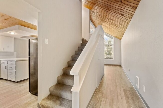 Building Photo - Beautiful 1x1 Rustic-Style Apartment