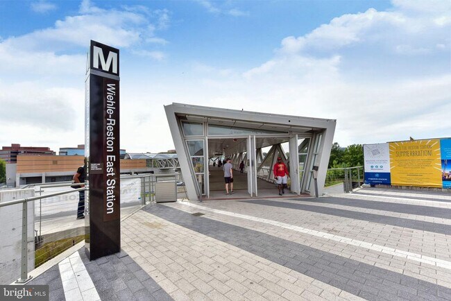 Building Photo - 11922 Holly Spring Dr