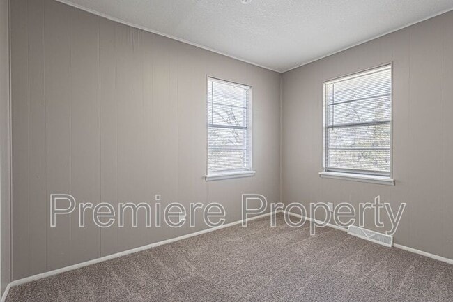 Building Photo - 14834 E Nickell Ave