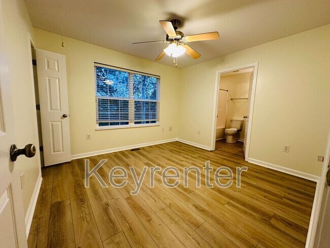 Building Photo - 846 Blue Spruce Way