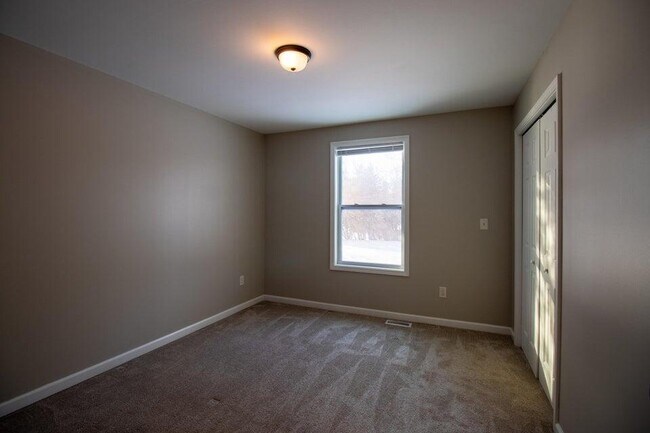 Building Photo - 570 Wabash St