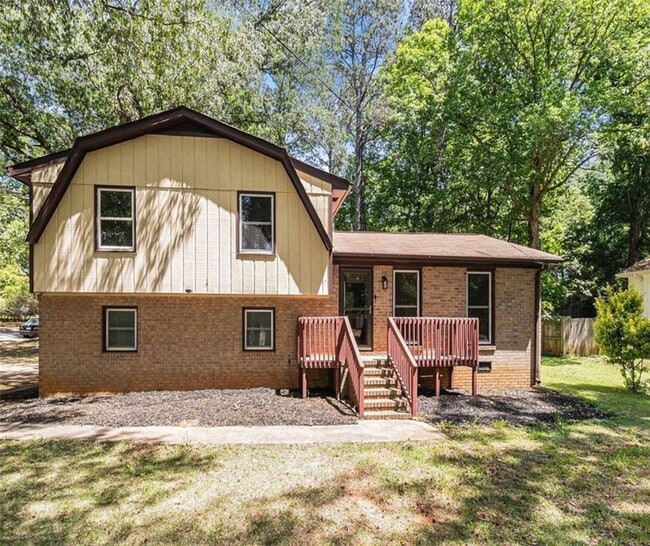 Primary Photo - 240 Wellington Dr