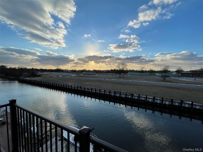 Building Photo - 400 Shore Rd