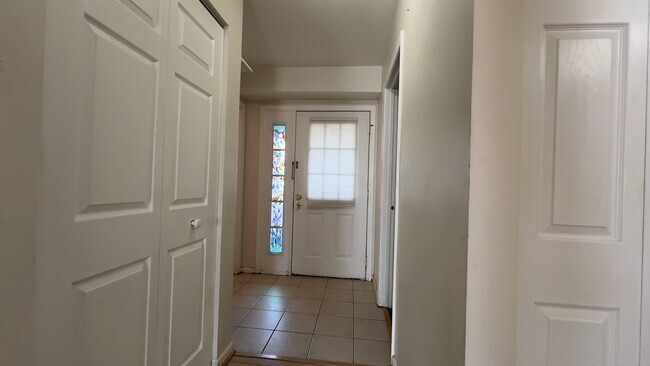 Building Photo - 385 Grissom Ct