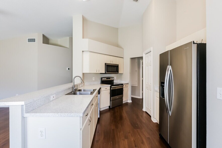 Building Photo - 13610 Ogakor Dr