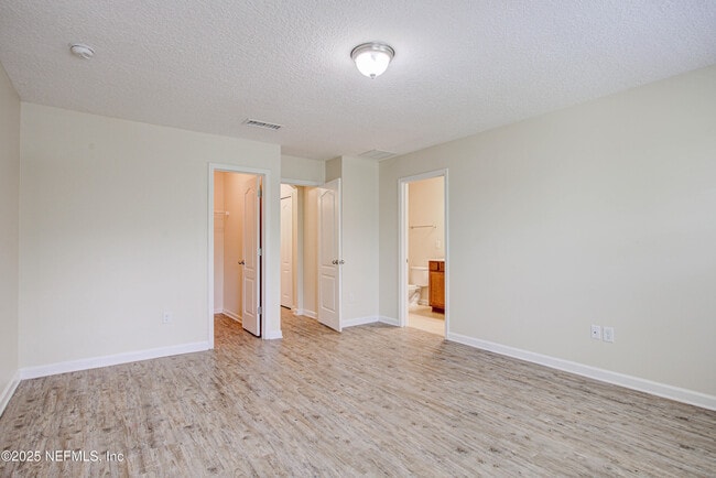 Building Photo - 417 Oasis Ln