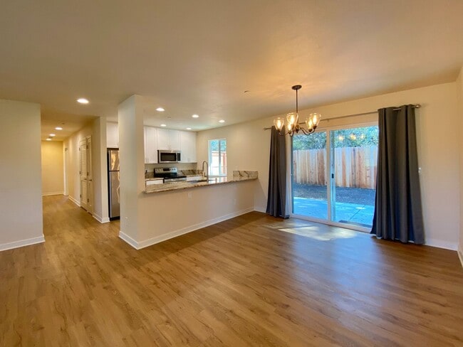 Building Photo - COMING SOON! 3 Bedrooms, 2 Bathrooms with ...