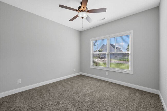 Building Photo - Pet Friendly Four Bedroom with Bonus!