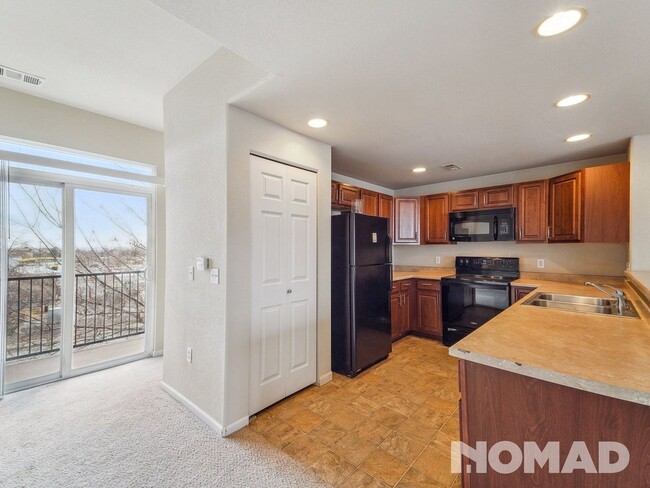 Building Photo - 3 Bedroom Condo in Denver