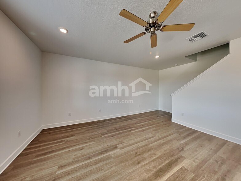 Building Photo - 37756 Dusty Saddle Ln