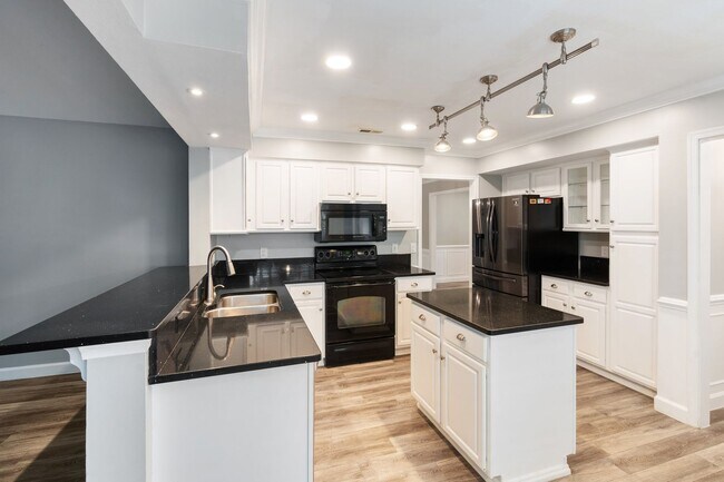 Building Photo - Charming 3 Bedroom, 2.5 Bath Home in Coventry