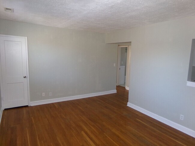 Building Photo - 2527 Miller Park Cir
