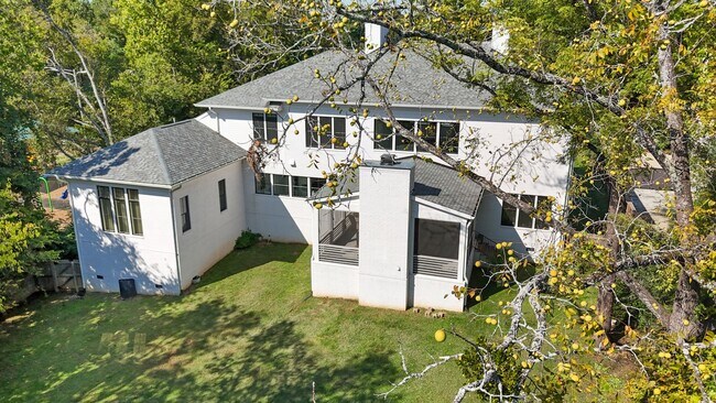 Building Photo - 3311 Skyline Dr