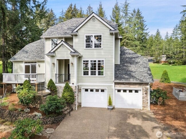 Primary Photo - STUNNING 3 BEDROOM IN ALDERBROOK
