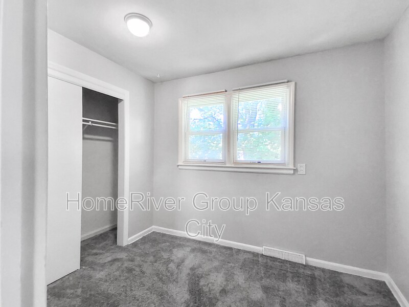 Building Photo - 5325 Ralston Ave