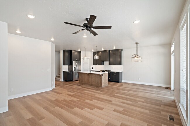 Building Photo - 4497 N Girasolo Ave